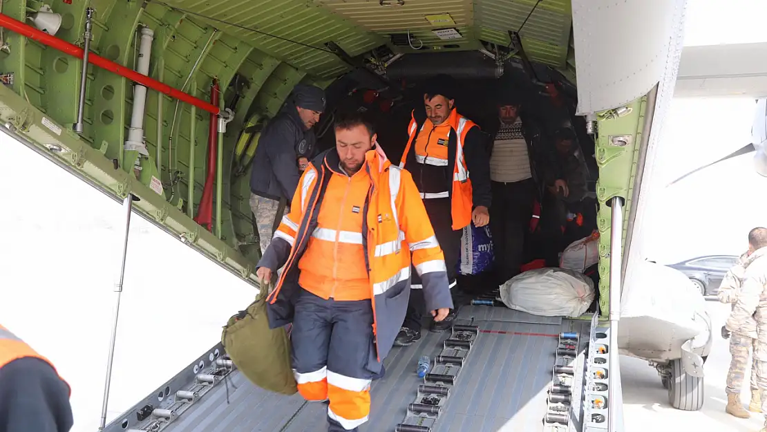 Hatay'da görevini tamamlayan ilk Büyükşehir ekibi vardiya değişimi için Konya'ya döndü