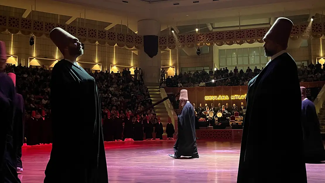 Hazreti Mevlana'yı anma programında sema mukabelesi izleyenleri mest etti