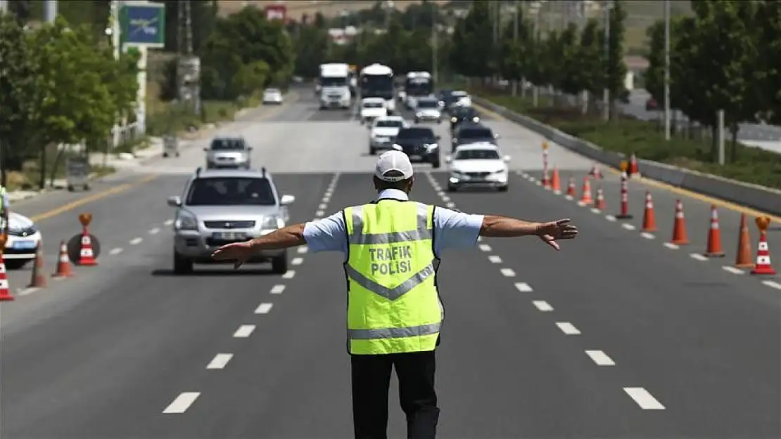 Hem alkol-uyuşturucu, hem de trafik denetimi yapıldı: Kaç araba trafikten men edildi? Kaç kişiye ceza kesildi?