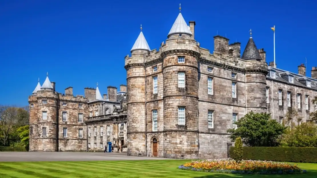 Holyrood Sarayı nerededir? Edinburgh'un İncisi Holyrood Sarayı'nı Keşfedin