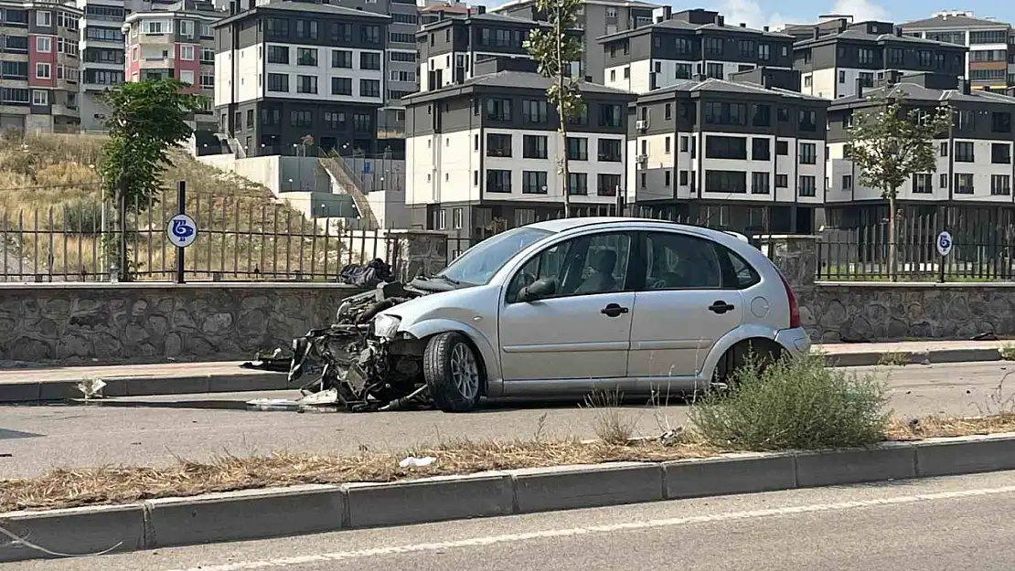 Hurdaya dönen araçtan yara almadan kurtuldu