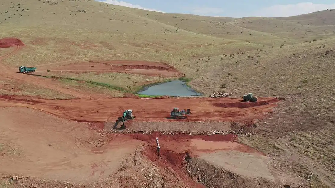 Hüyük'e bağlı Selki mahallesinde gölet yapıldığı belirtildi.