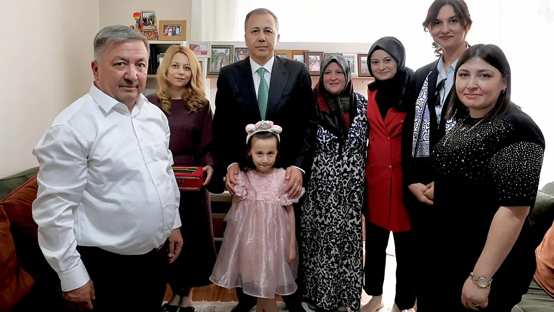 İçişleri Bakanı Ali Yerlikaya, Konya'da Şehit Ailesini Ziyaret Etti