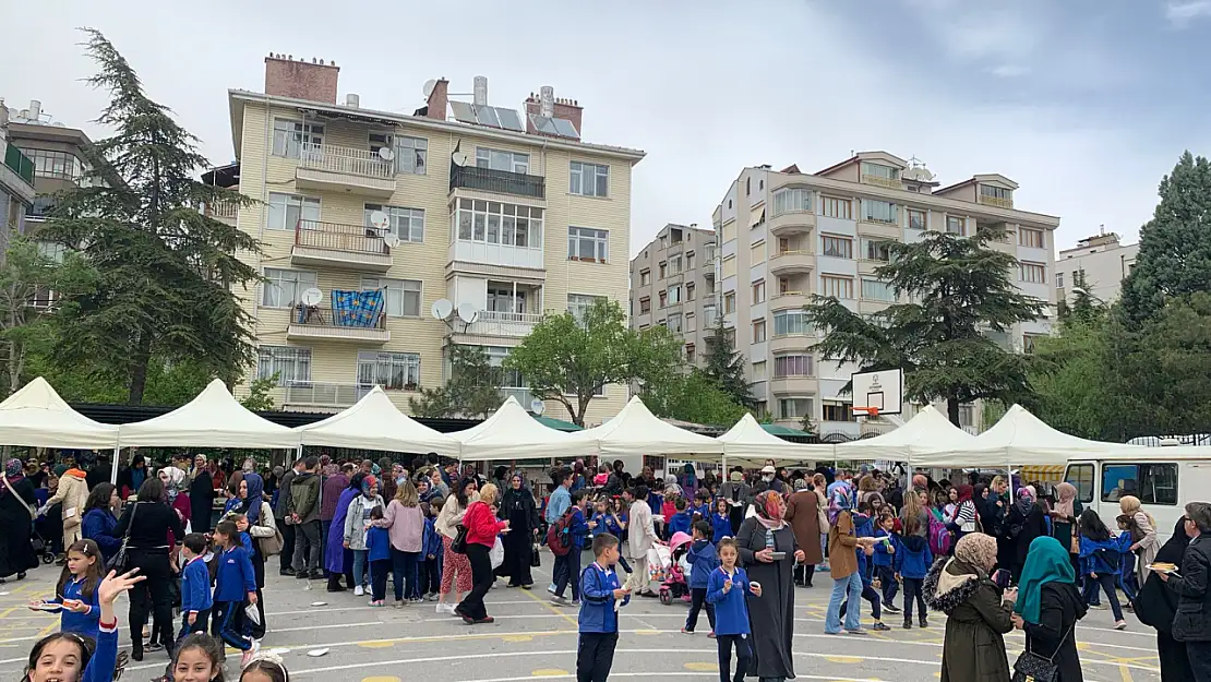 İhsan özkaşıkçı baharı kermesle karşıladı