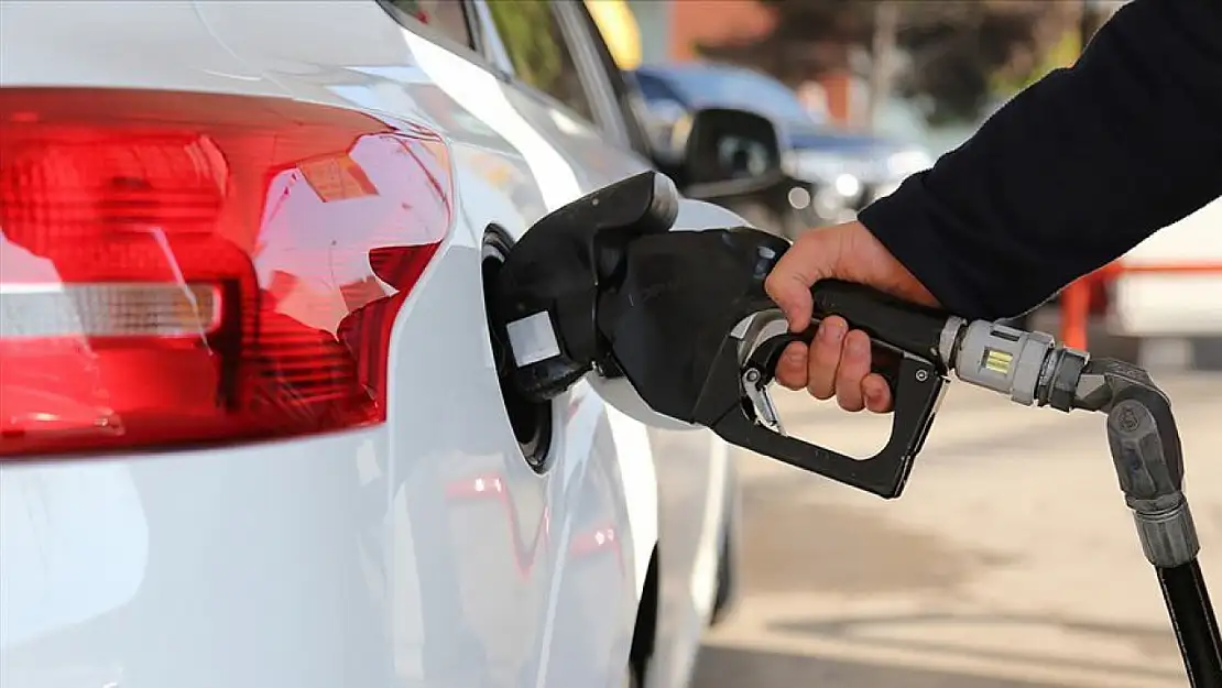 İndirim kısa sürdü: Motorine yeni zam!
