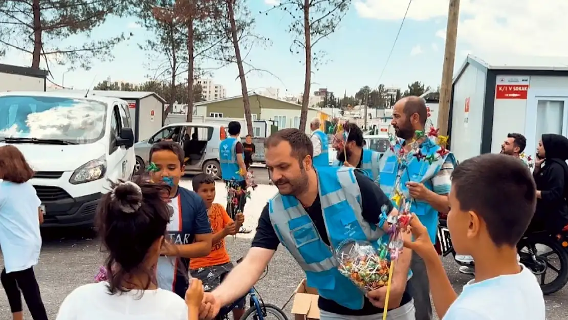 İnsan Vakfı Konya Şubesinden Adıyaman'daki, Depremzede Çocuklara Bayram hediyesi