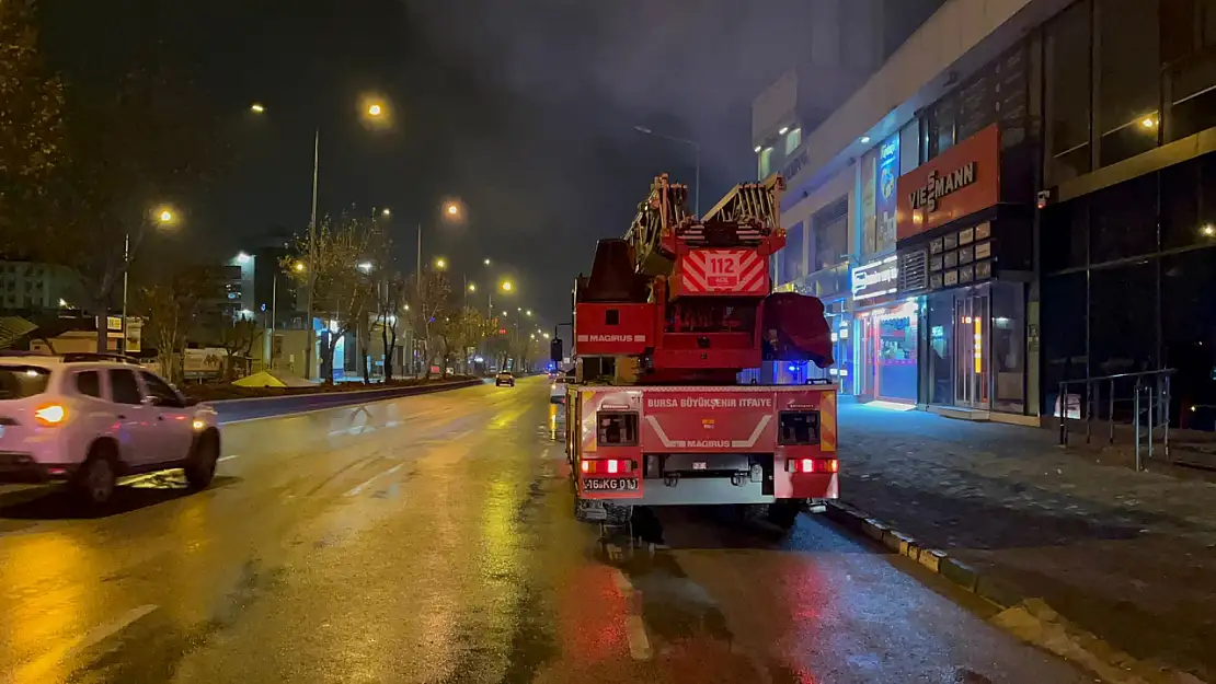 İş merkezindeki yangın günü aydınlattı!