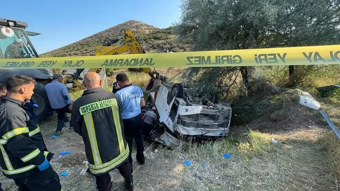  İşçileri taşıyan midibüs ile hafif ticari araç çarpıştı: 1 ölü, 35 yaralı