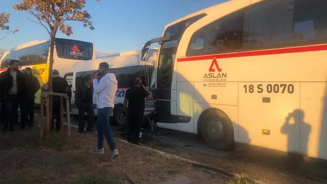 İşçileri taşıyan otobüs ve minibüs kaza yaptı! Çok sayıda yaralı var!