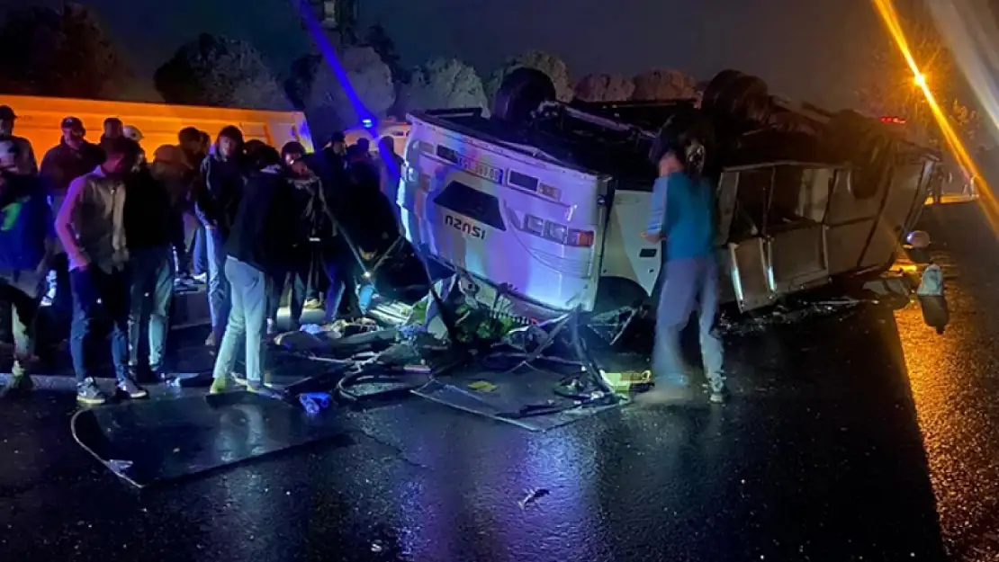 İşçileri taşıyan servis kaza yaptı: Çok sayıda yaralı var!