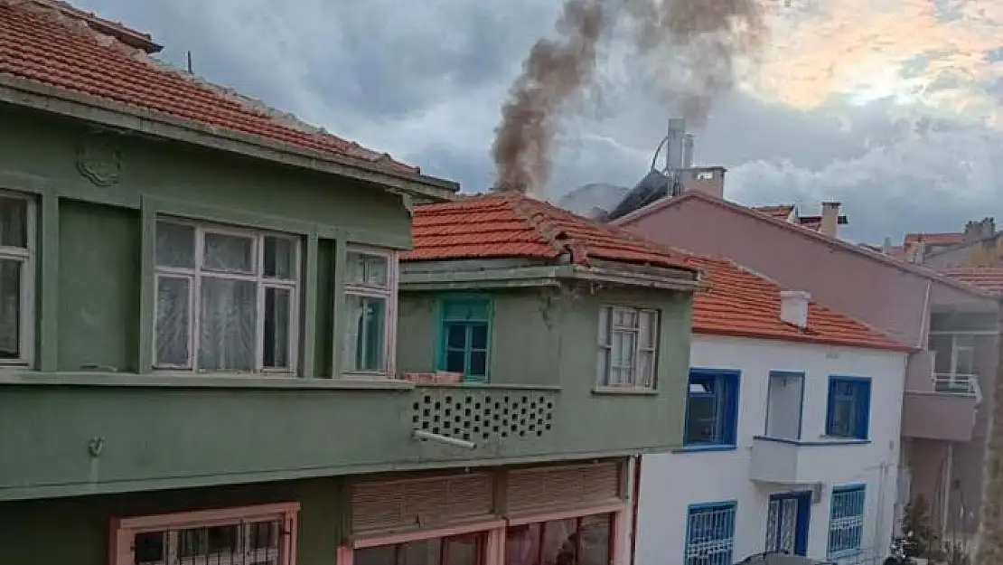 Isparta'da yardım derneği binasında yangın