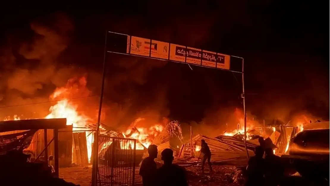 İsrail, Refah çadırını vurdu! Onlarca Filistinli hayatını kaybetti