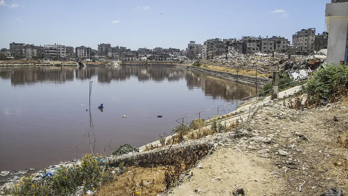 İsrail Saldırıları Nedeniyle Gazze'deki Şeyh Rıdvan Göleti Kirlendi: Temiz Su Kaynağı Tehlike Altında