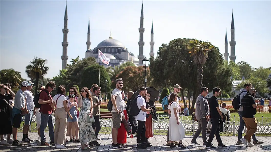 İstanbul'a akın var: Turist sayısı geçen yılı geçti!