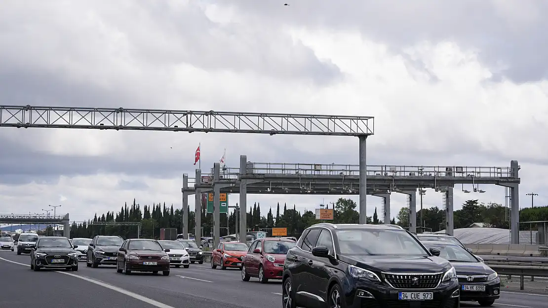 İstanbul'da arife günü trafiği: Otoyollarda yoğunluk sürüyor