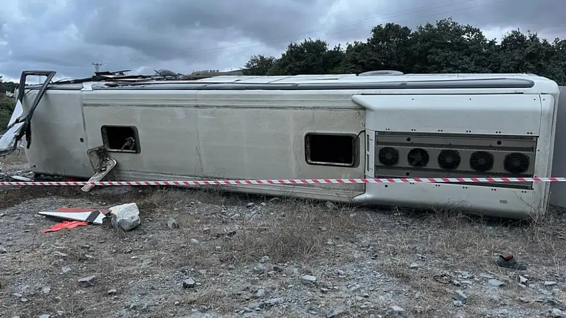 İstanbul'da feci kaza. Otobüsün freni patladı, şarampole uçtu: 27 yaralı