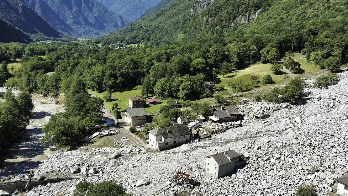 İsviçre'de  korkutan sel ve toprak kayması