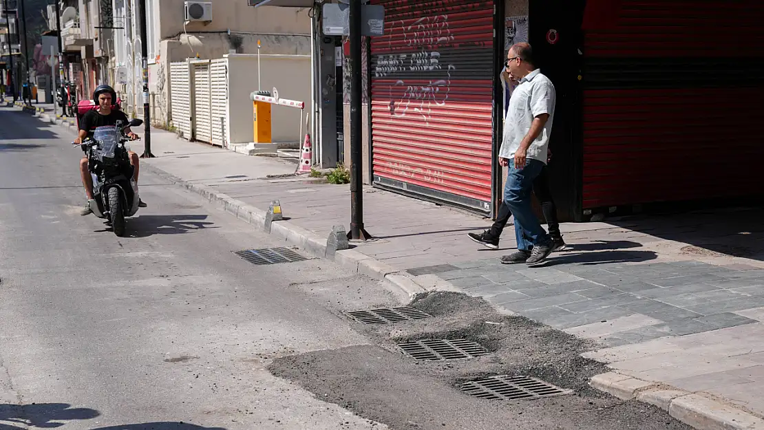 İzmir'de Elektrik Akımına Kapılan İki Kişi Hayatını Kaybetti, Esnaf ve Tanıklar Olayı Anlattı