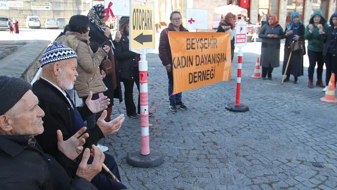 Kadınlar koca cinayetine kurban giden Ece'yi ölüm yıldönümünde andı