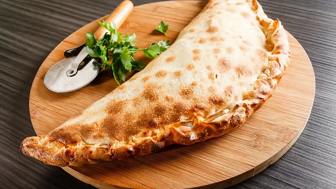 Kapalı Pizza Calzone: Kapalı Pizza Calzone Nasıl Yapılır? Kapalı Pizza Calzone Tarifi!