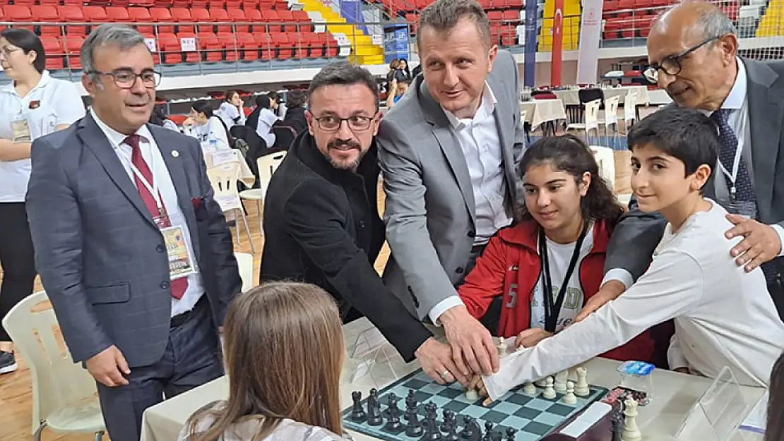 Karaman'da okul sporları satranç grup müsabakaları başladı