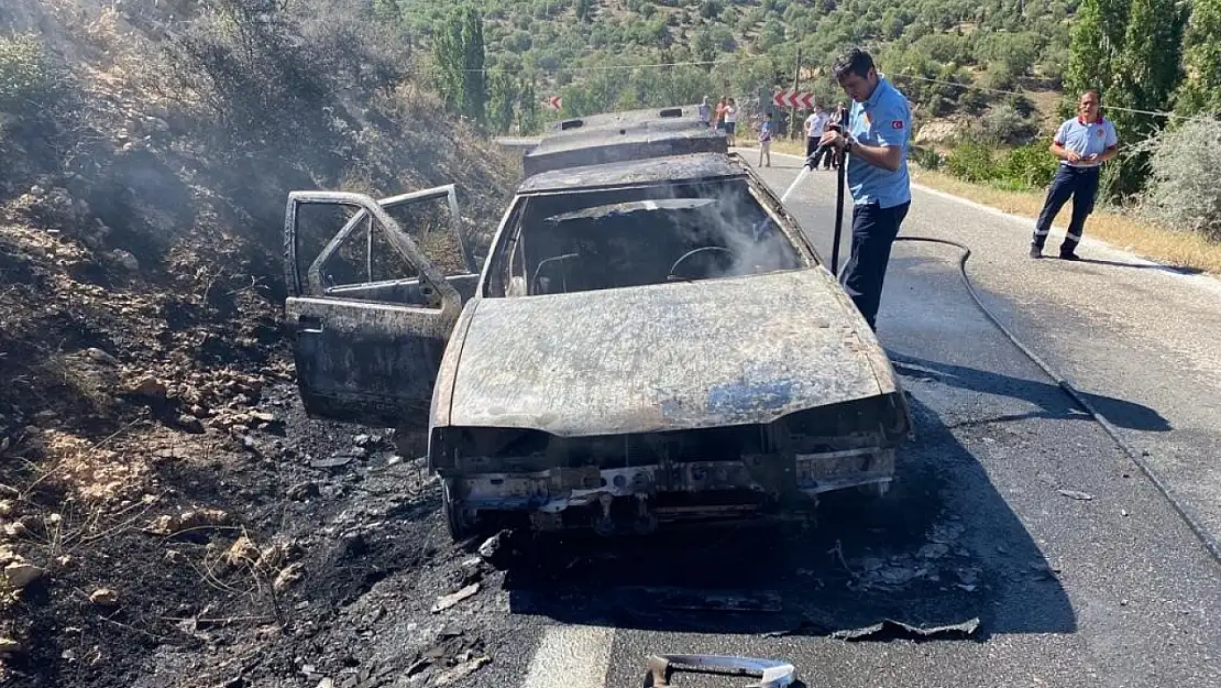 Karaman'da otomobil cayır cayır yandı