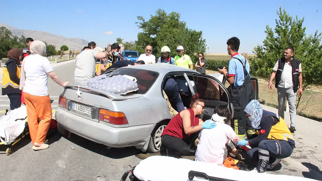 Karaman-Konya karayolunda can pazarı: 1'i bebek 3 ağır yaralı