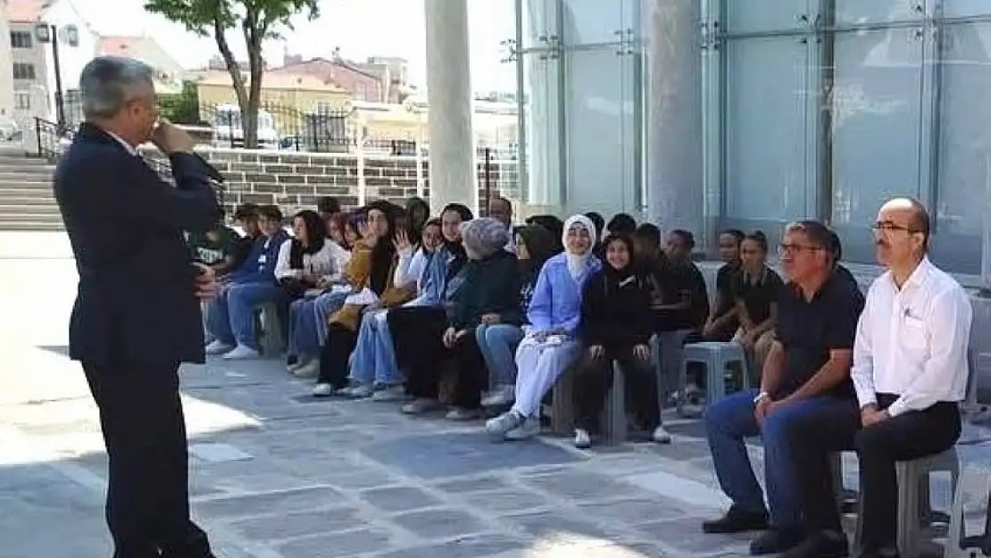 Karapınar'da ortaokul öğrencileri yıl sonu şenliğinde çevre bilinci kazandı
