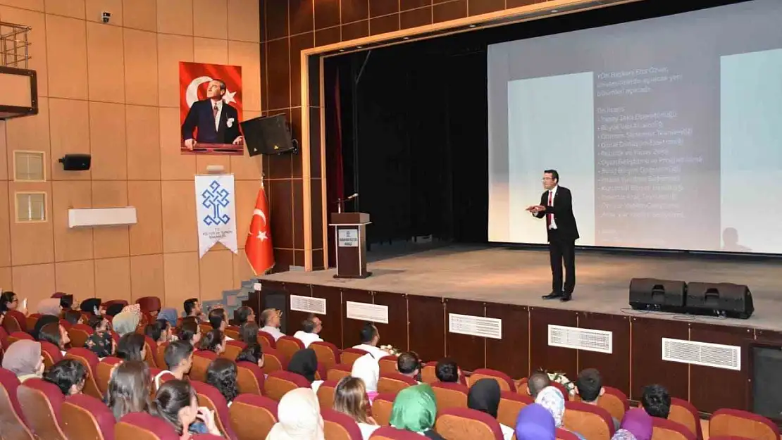 Karapınar'da 'Tercih Geleceğinizi Aydınlatır' konferansı