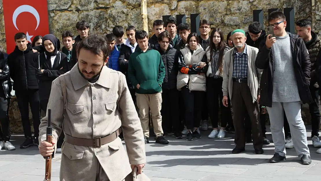 Karatay Bir destandır Çanakkale adlı tiyatroya Konyalılardan büyük ilgi