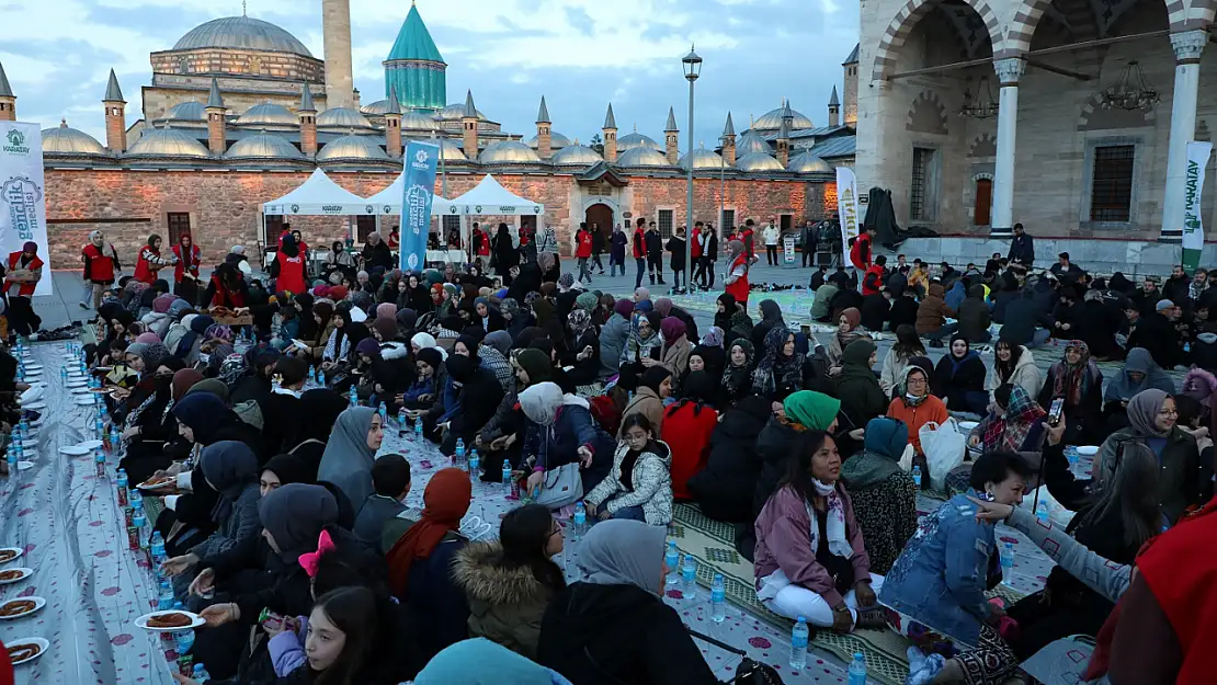 Karatay'da Kudüs için birlik iftarı: Filistin için oruçlarını simit, hurma ve meyve suyu ile açtılar