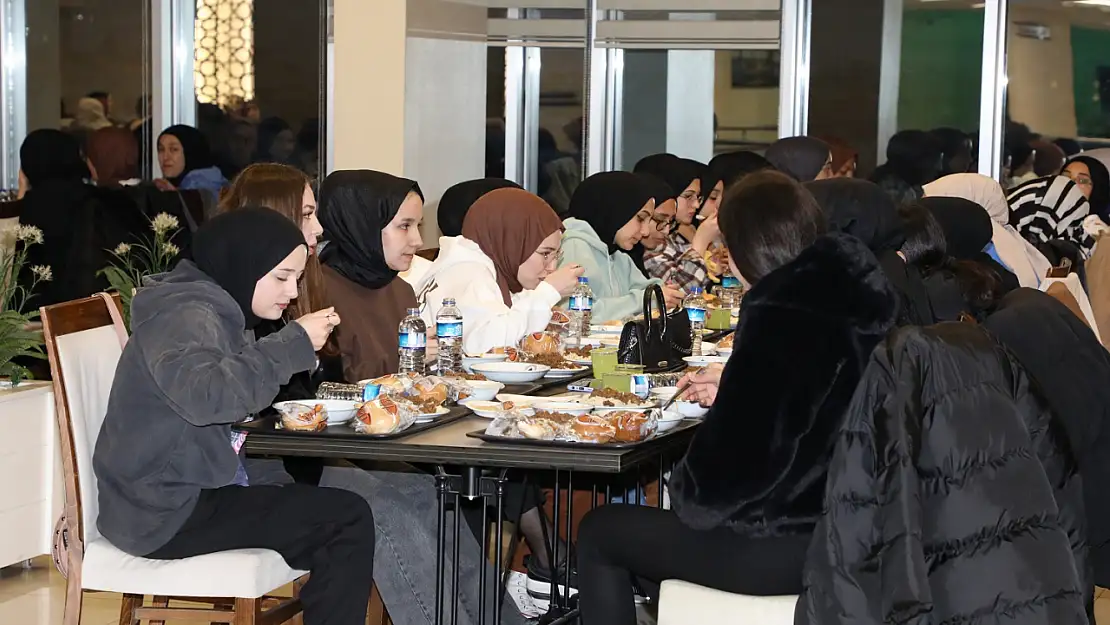 Karatay Kent Konseyi Gençlik Meclisi, öğrencileri iftarda buluşturmaya devam ediyor