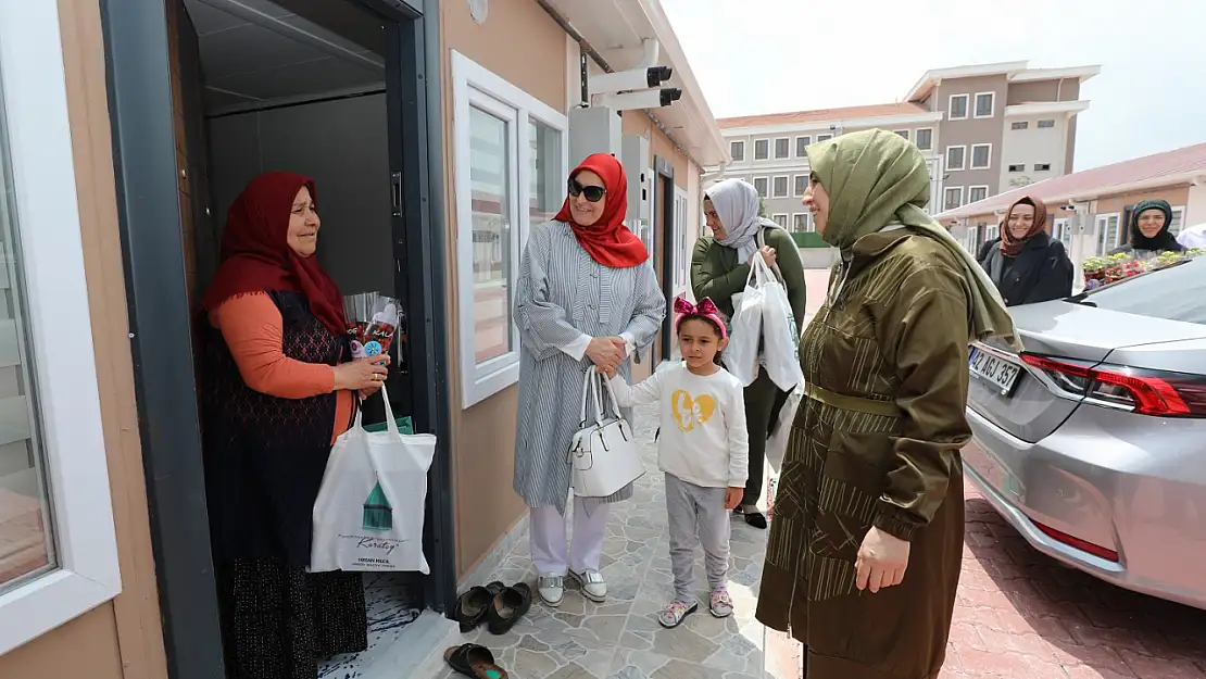 Karatay Konukevi'ndeki annelere, Anneler Günü sürprizi