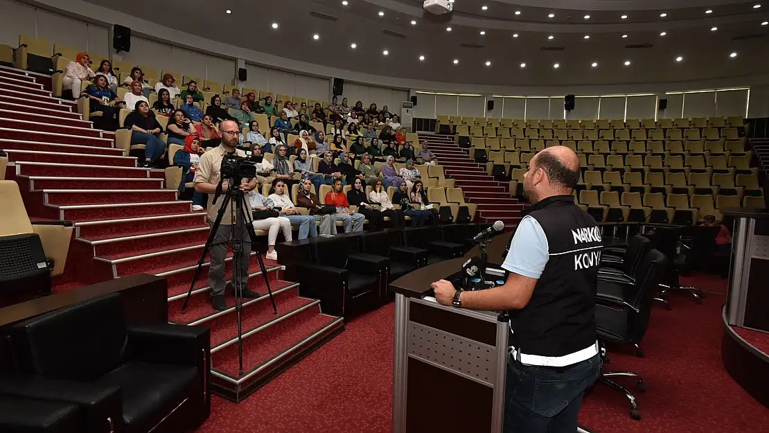 Karatay'da madde bağımlılığını önlemede annenin önemi konuşuldu