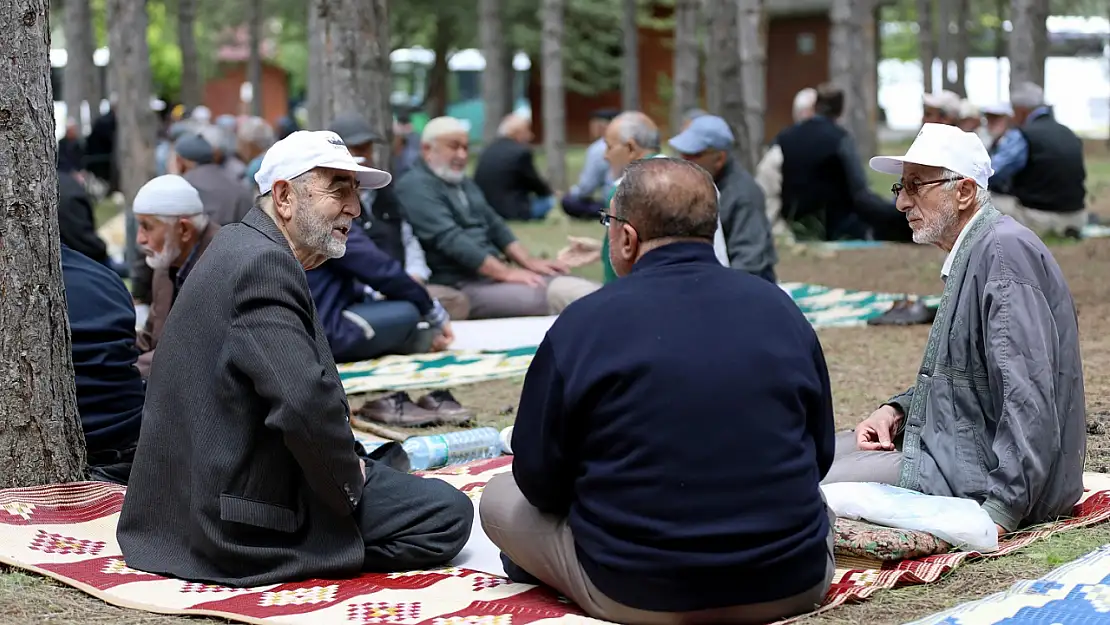 Karatay'da emeklilerin piknik keyfi