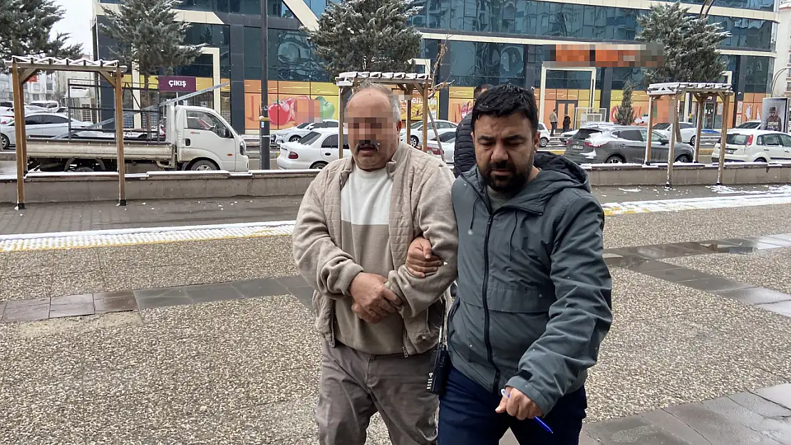 Kardeşini ve yeğenini bıçakladı