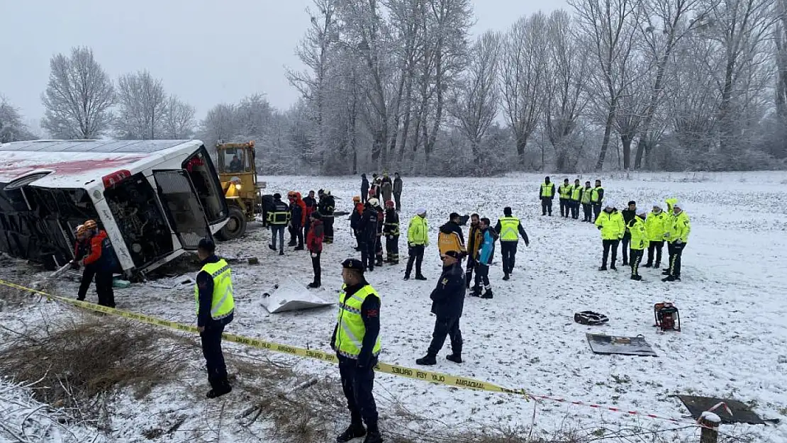 Kastamonu'da feci kaza! Otobüs devrildi