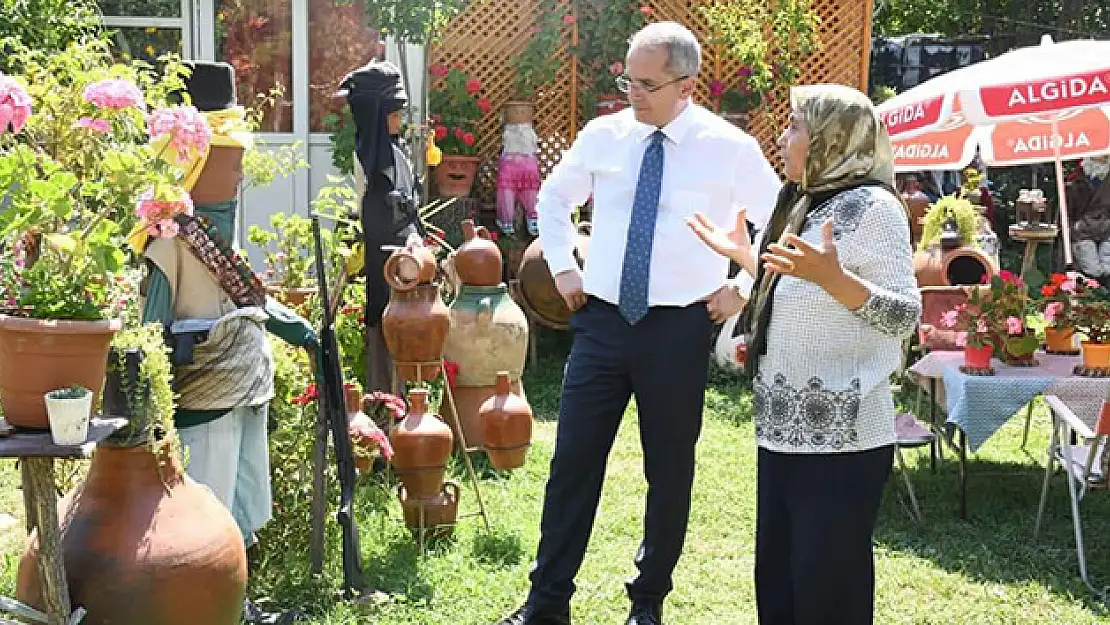 Kaymakam Pişkin, Kezban Gören'in hayal kahramanları bahçesini gezdi