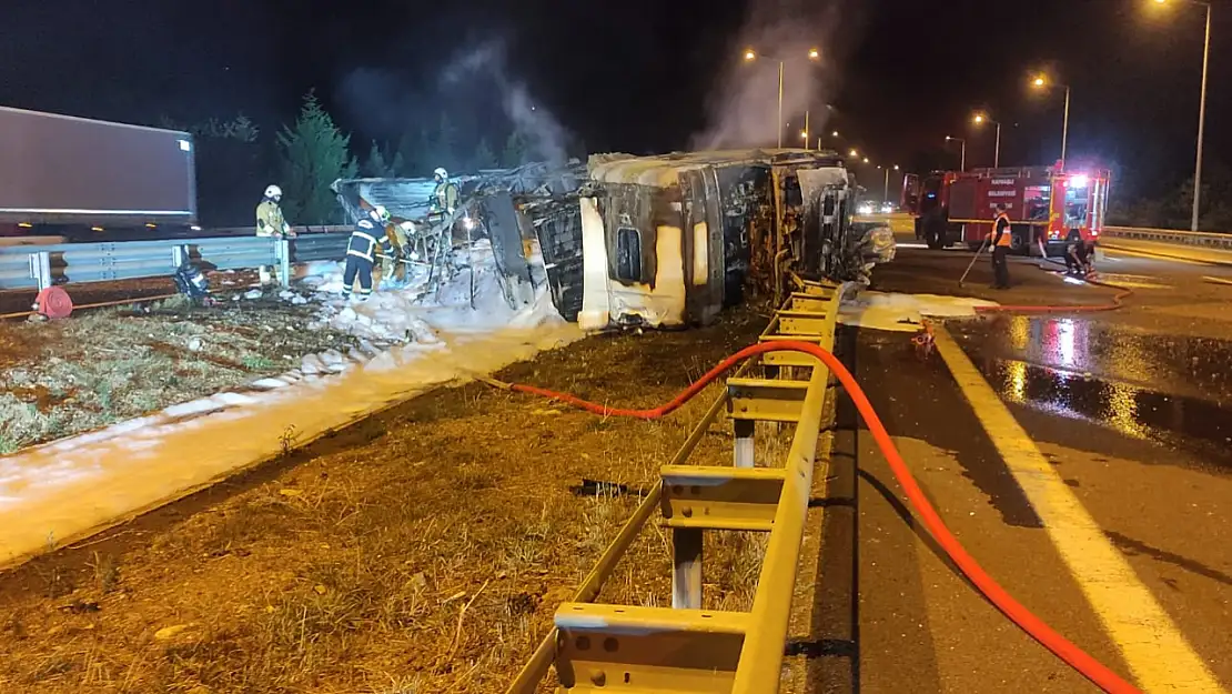 Kaza yapan tır yanarak kullanılamaz hale geldi