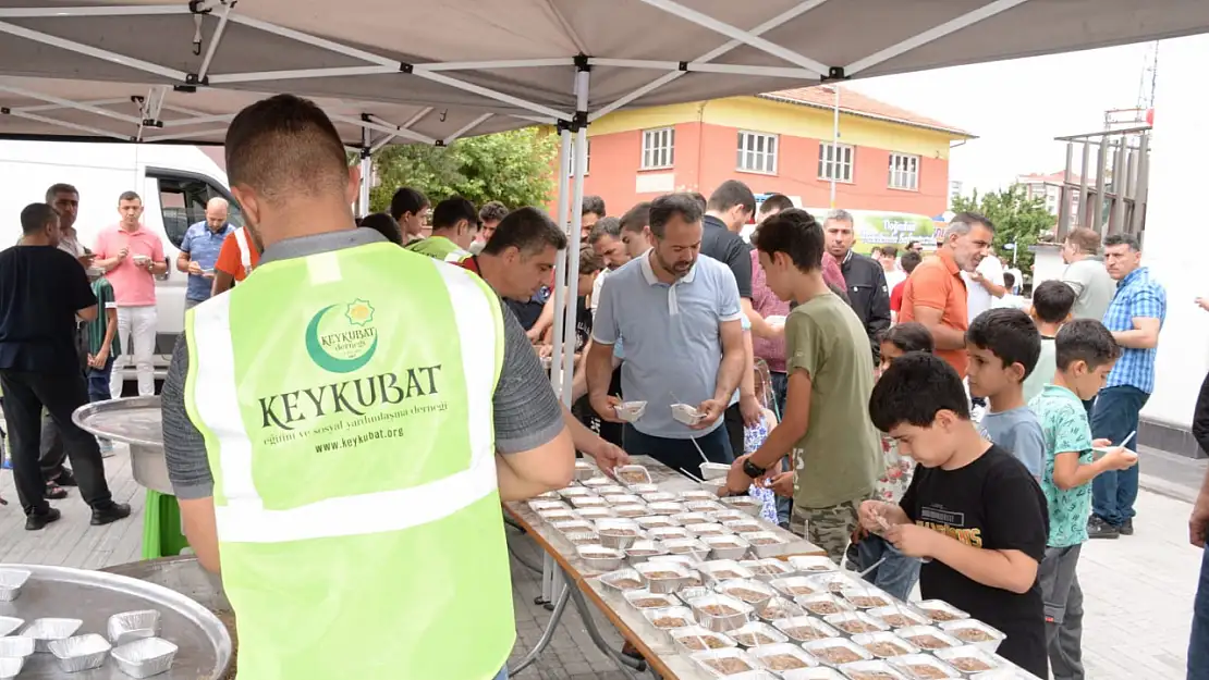 Keykubat Derneği'nden aşure ikramı