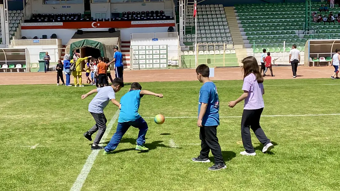 Kırşehir'de Geleneksel Çocuk Oyunları Şenliği'nde Unutulmaya Yüz Tutmuş Oyunlar Canlandı