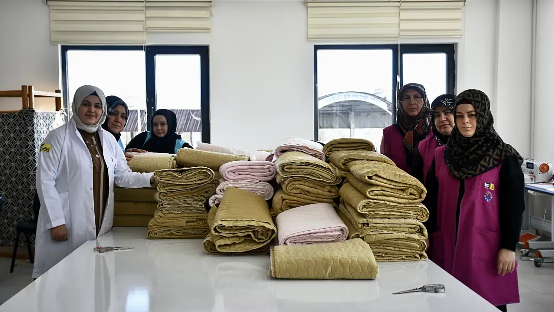 KOMEK gönülüleri deprem zedeler için çalışıyor