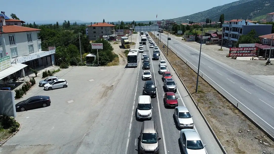 Konya-Afyonkarahisar karayolunda tatilcilerin dönüş yoğunluğu başladı