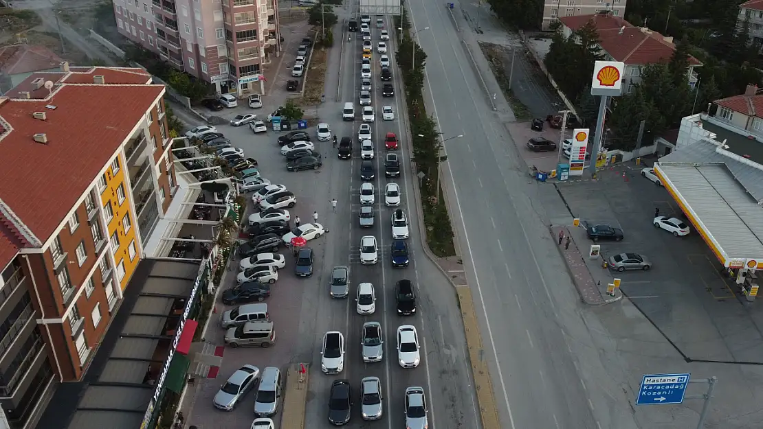 Konya-Ankara yolunda trafik yoğunluğu yaşanıyor.