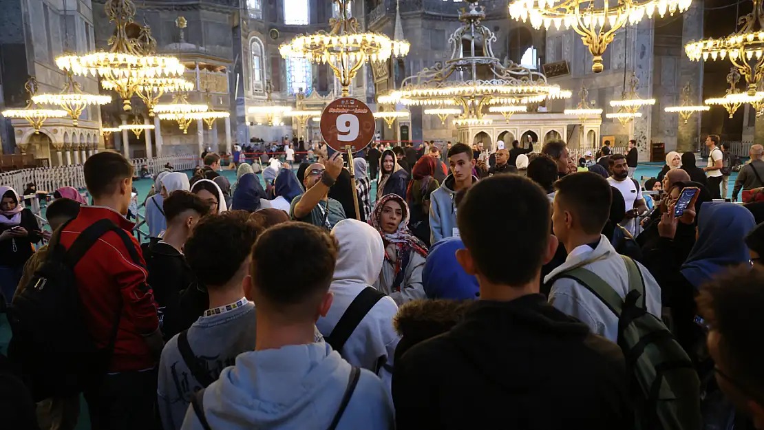 Konya Büyükşehir Belediyesi: öğrencileri İstanbul'a götürüyor