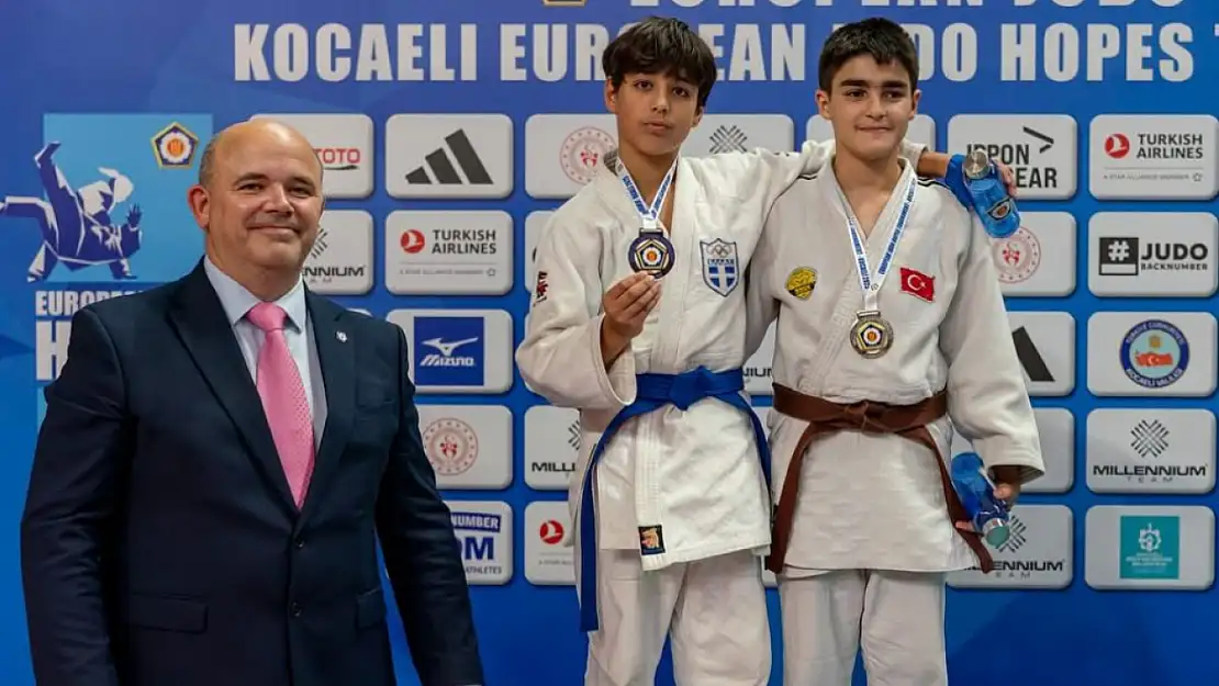 Konya Büyükşehir Belediyesporlu sporcu gururlandırdı!