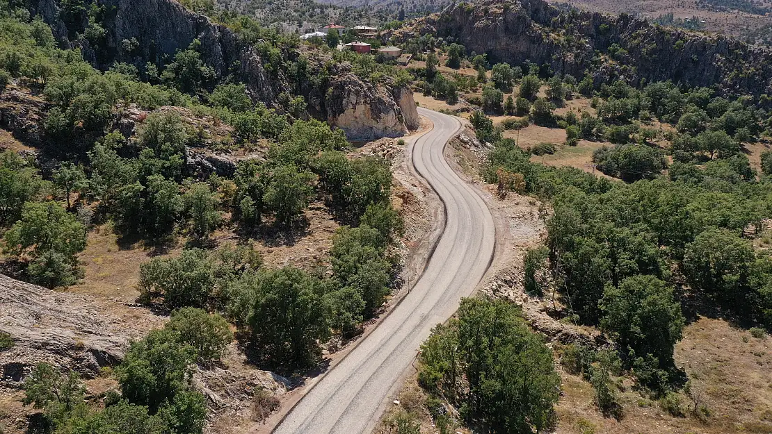 Konya Büyükşehir Bozkır'a Yüksek Standartlı Mahalle Yolları yapıyor