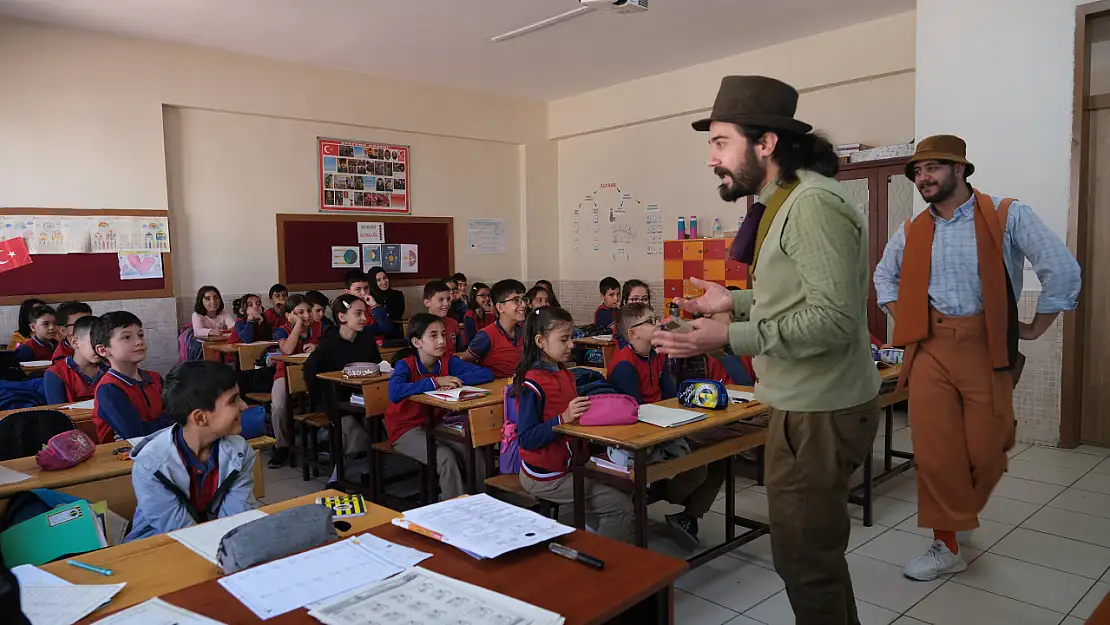 Konya Büyükşehir Çat Kapı Tiyatro İle Bu Yıl 75 Bin Öğrenciye Ulaşacak!