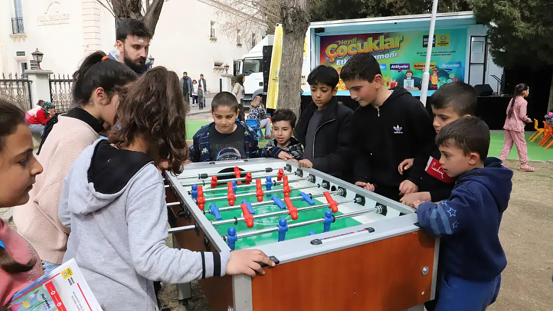 Konya Büyükşehir Depremzede Çocukların Yüzünü Güldürüyor