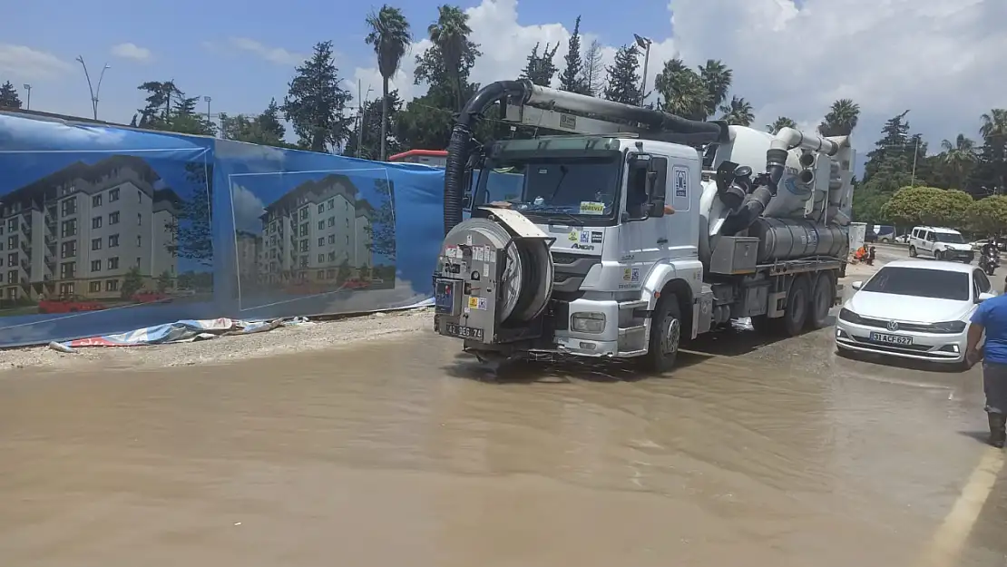 Konya büyükşehir ekipleri Hatay'da sel ve su baskınlarına müdahale ediyor